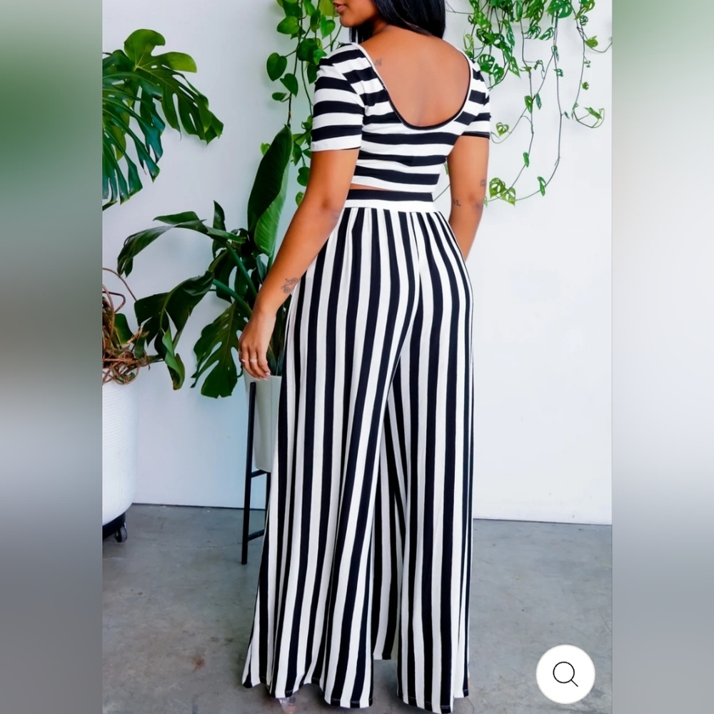 TRUE BEAUTY | CROP STRETCH SET - BLACK & WHITE STRIPE